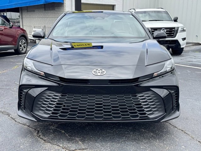 Used 2025 Toyota Camry SE image 2