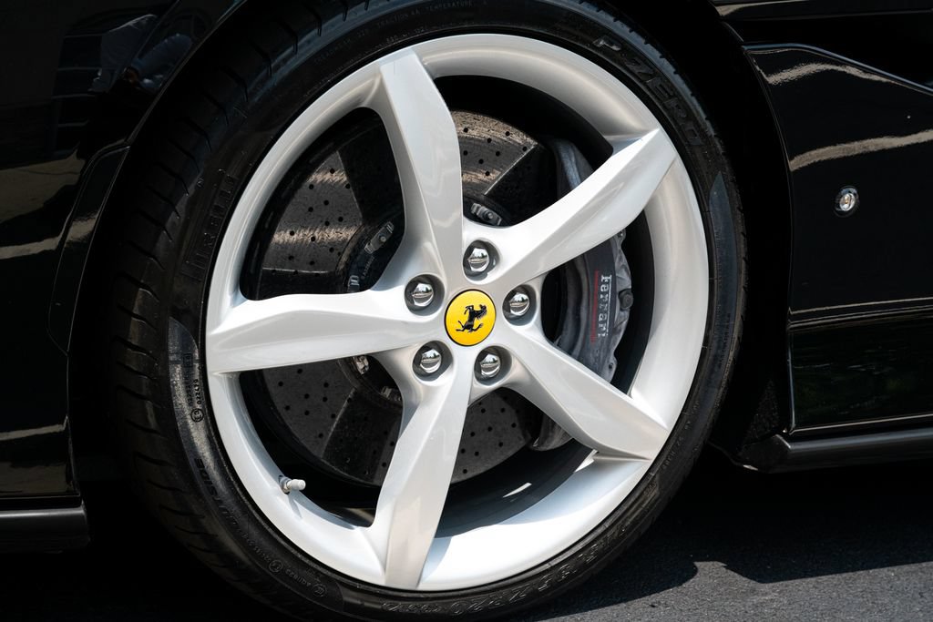 Used 2019 Ferrari Portofino RWD image 24