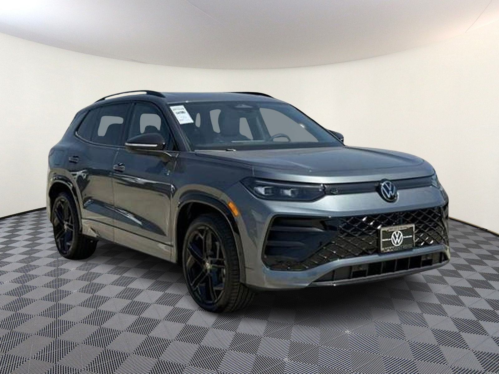New 2026 Volkswagen Tiguan SE R-Line FWD image 1