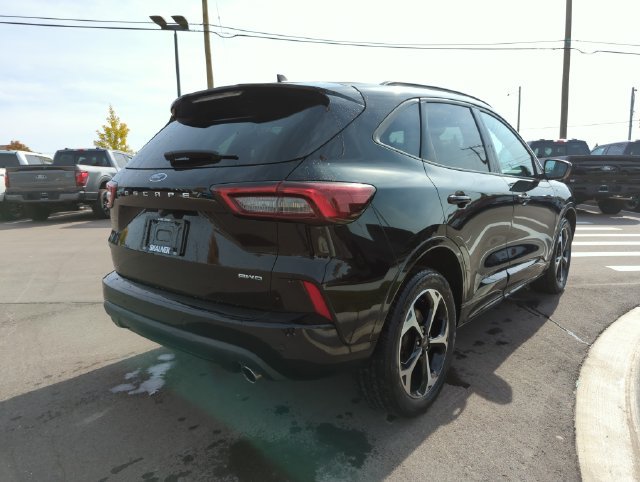 Certified 2024 Ford Escape ST-Line Select w/ Tech Pack #2 AWD/4WD image 5