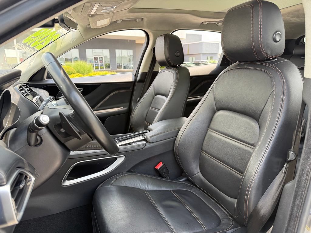 Used 2019 Jaguar F-PACE Prestige AWD/4WD image 4
