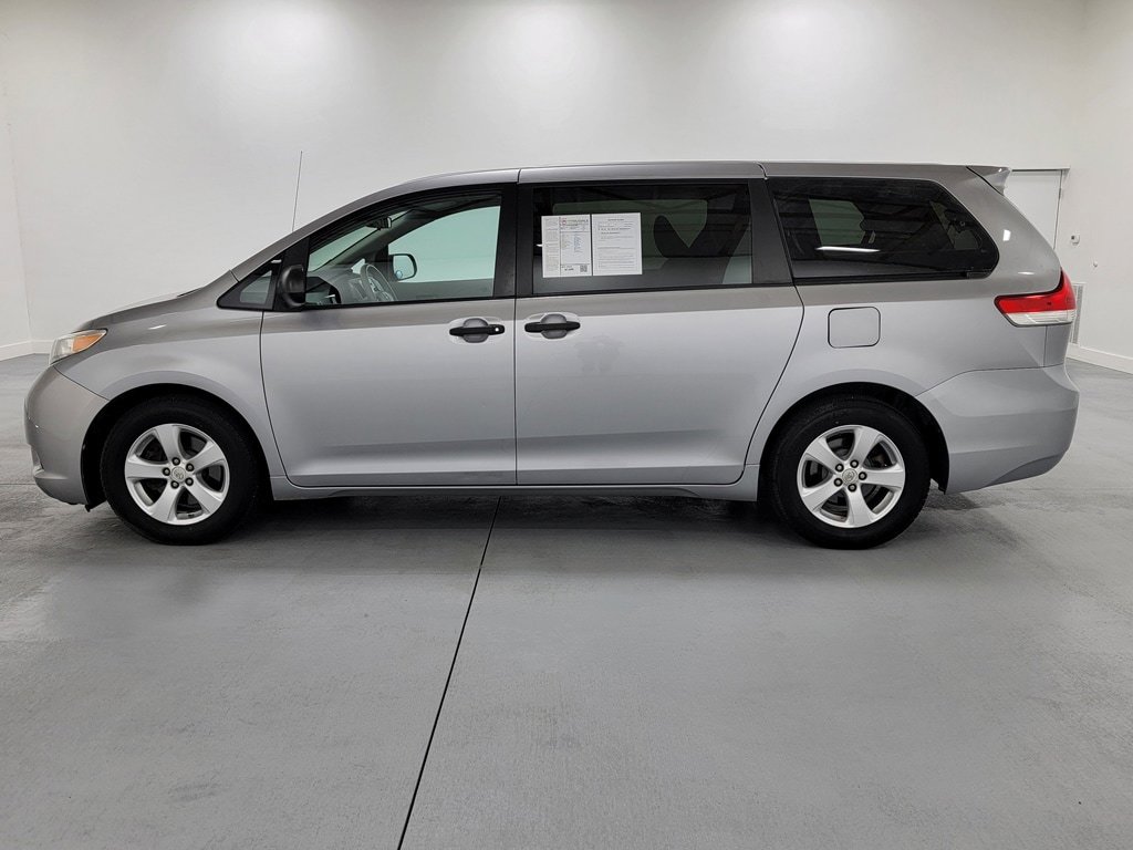 Used 2011 Toyota Sienna w/ Towing Pkg FWD image 7