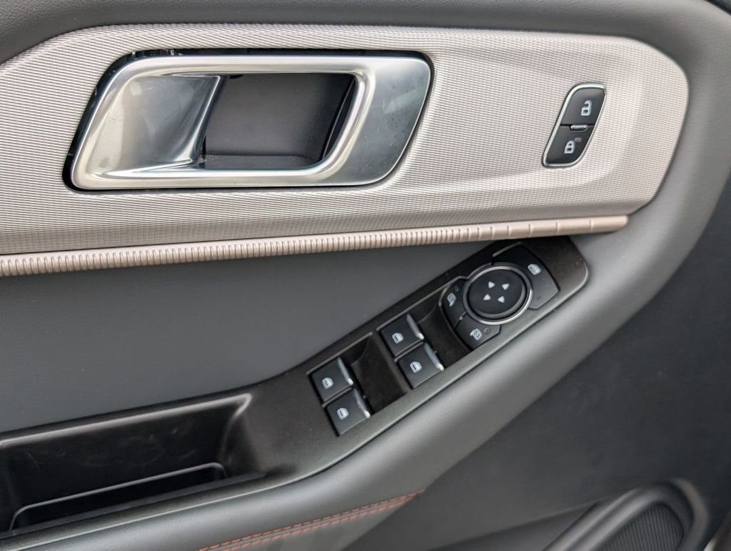New 2025 Ford Explorer Active w/ Active Comfort Package image 26