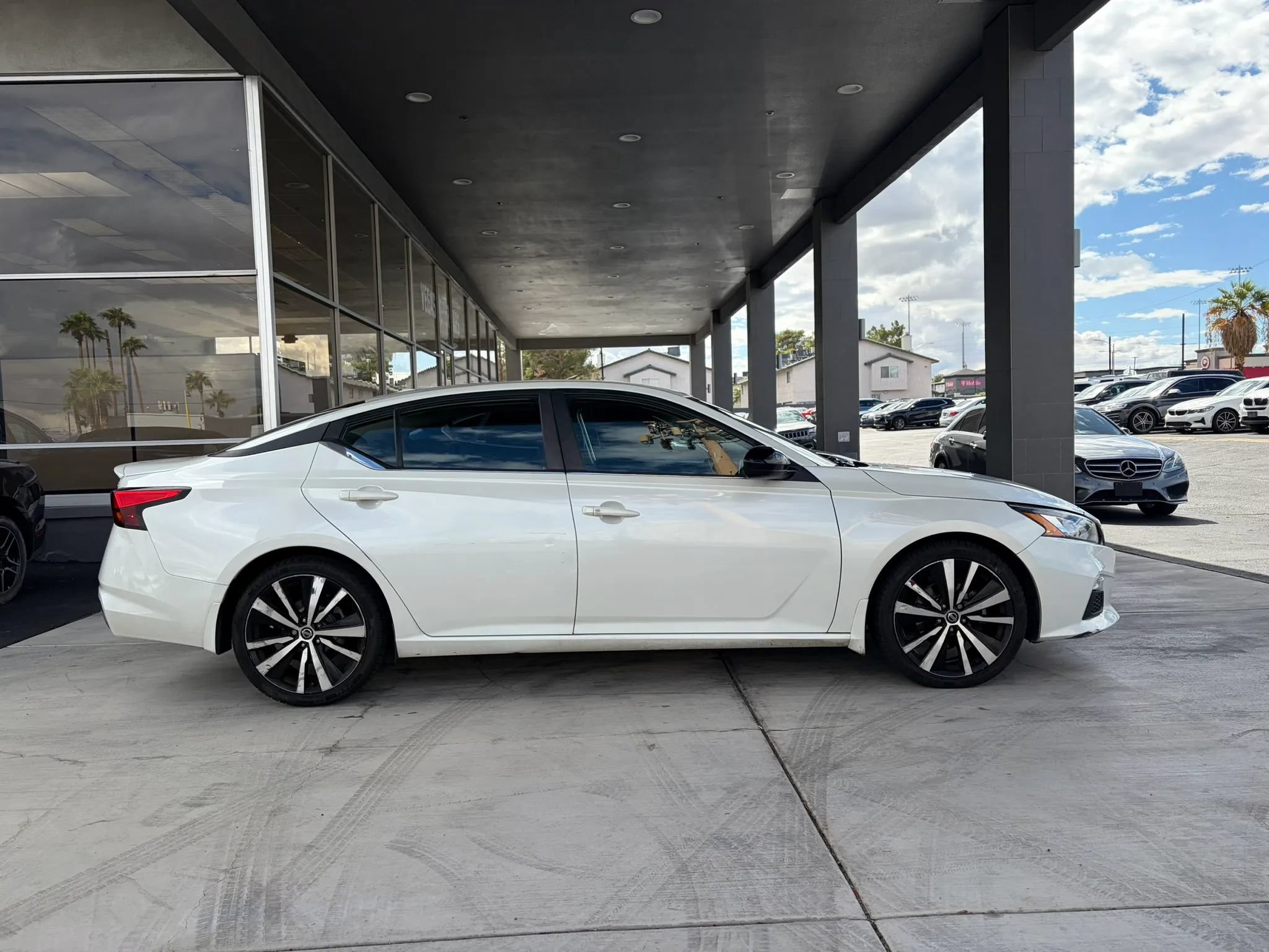Used 2020 Nissan Altima 2.5 SR FWD image 5