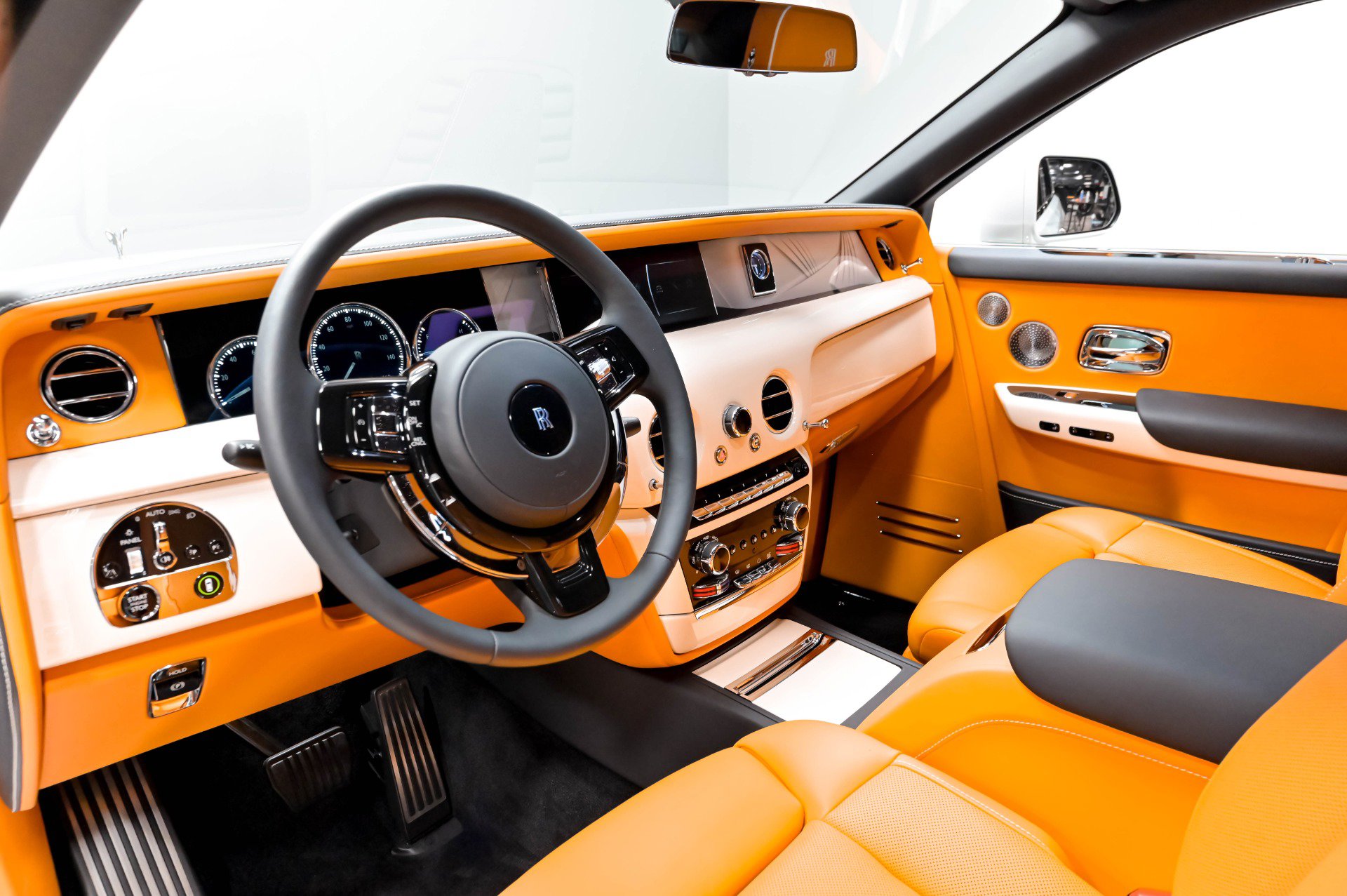 Used 2022 Rolls-Royce Phantom Sedan w/ The Phantom Package RWD image 11