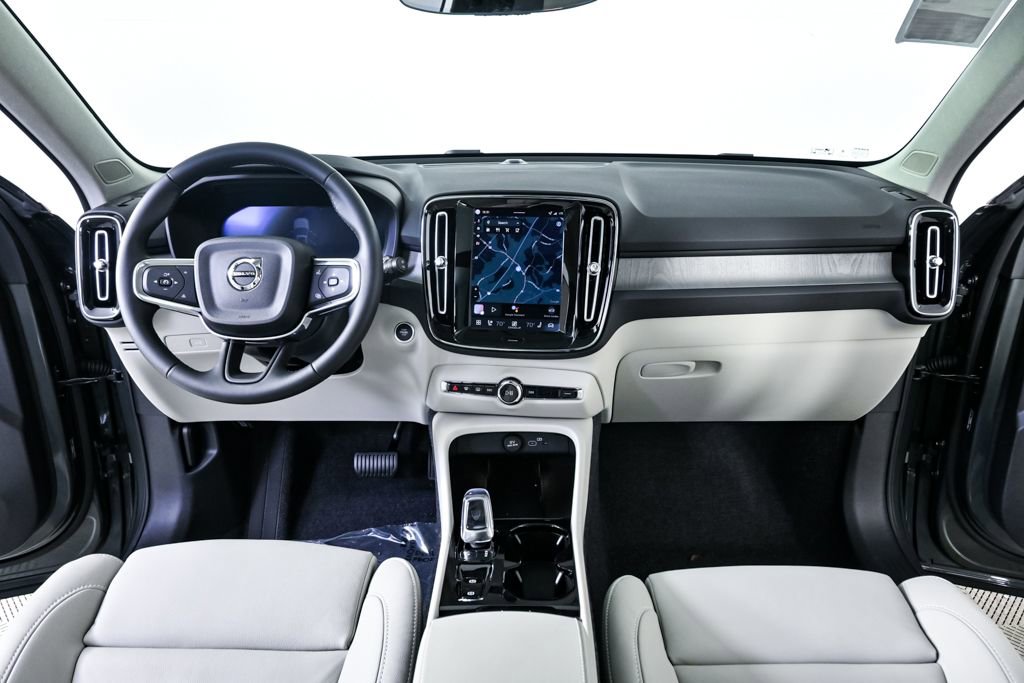 New 2026 Volvo XC40 B5 Plus w/ Climate Package image 17