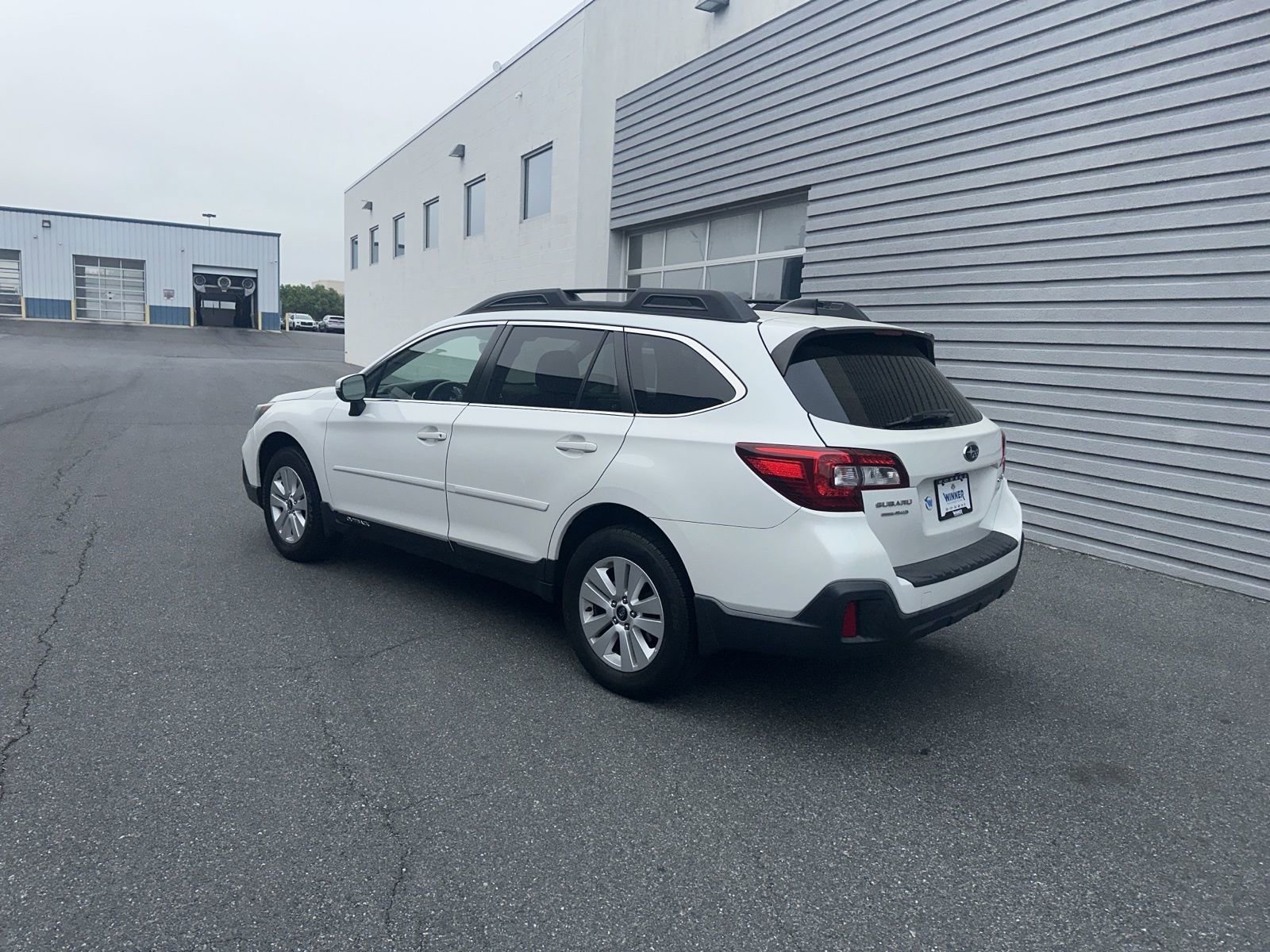 Used 2019 Subaru Outback 2.5i Premium w/ Popular Package #2 AWD/4WD image 3