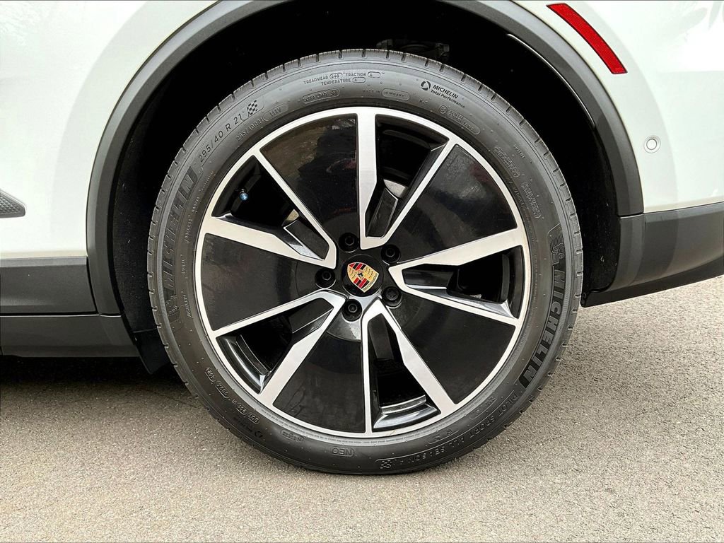 Used 2025 Porsche Macan 4 Electric image 14