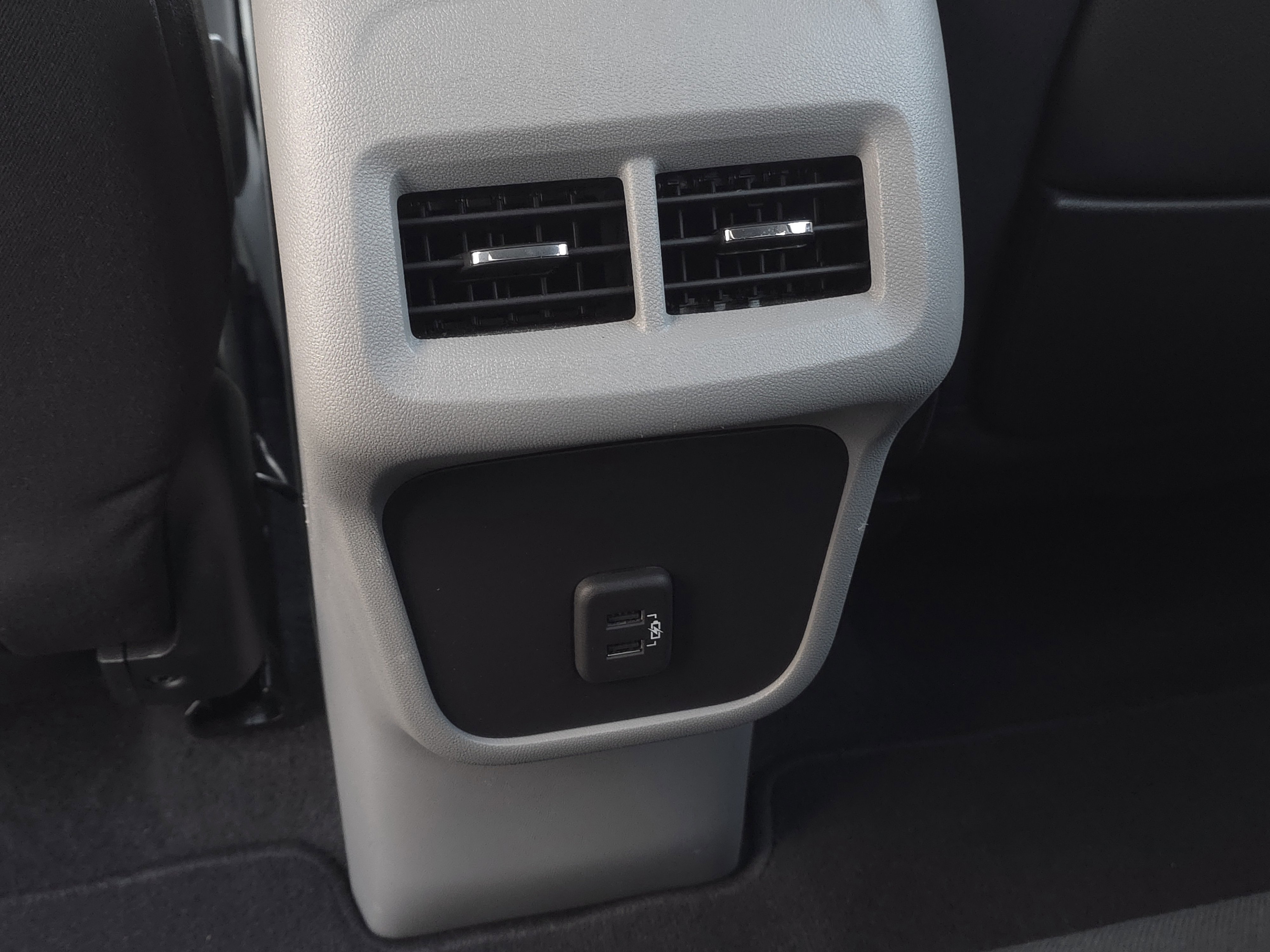 Used 2024 GMC Terrain SLE image 25