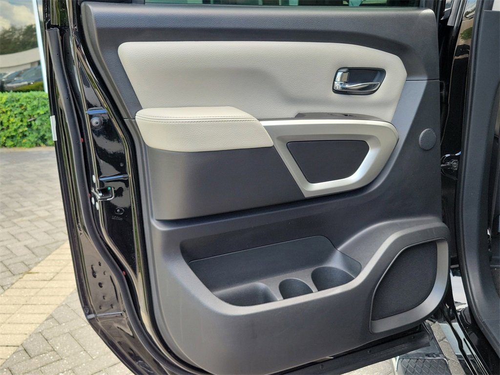 Used 2020 Nissan Titan SL w/ Moonroof Package image 17
