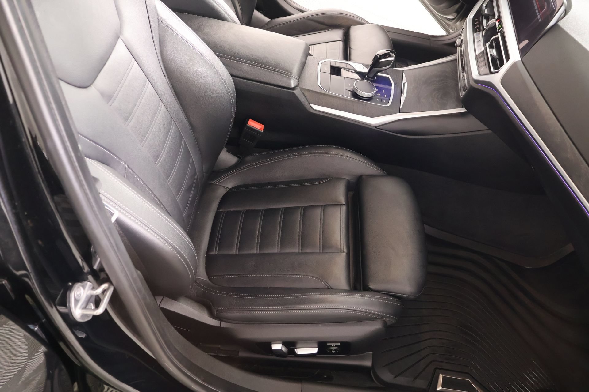 Used 2019 BMW 330i xDrive Sedan w/ Premium Package AWD/4WD image 14