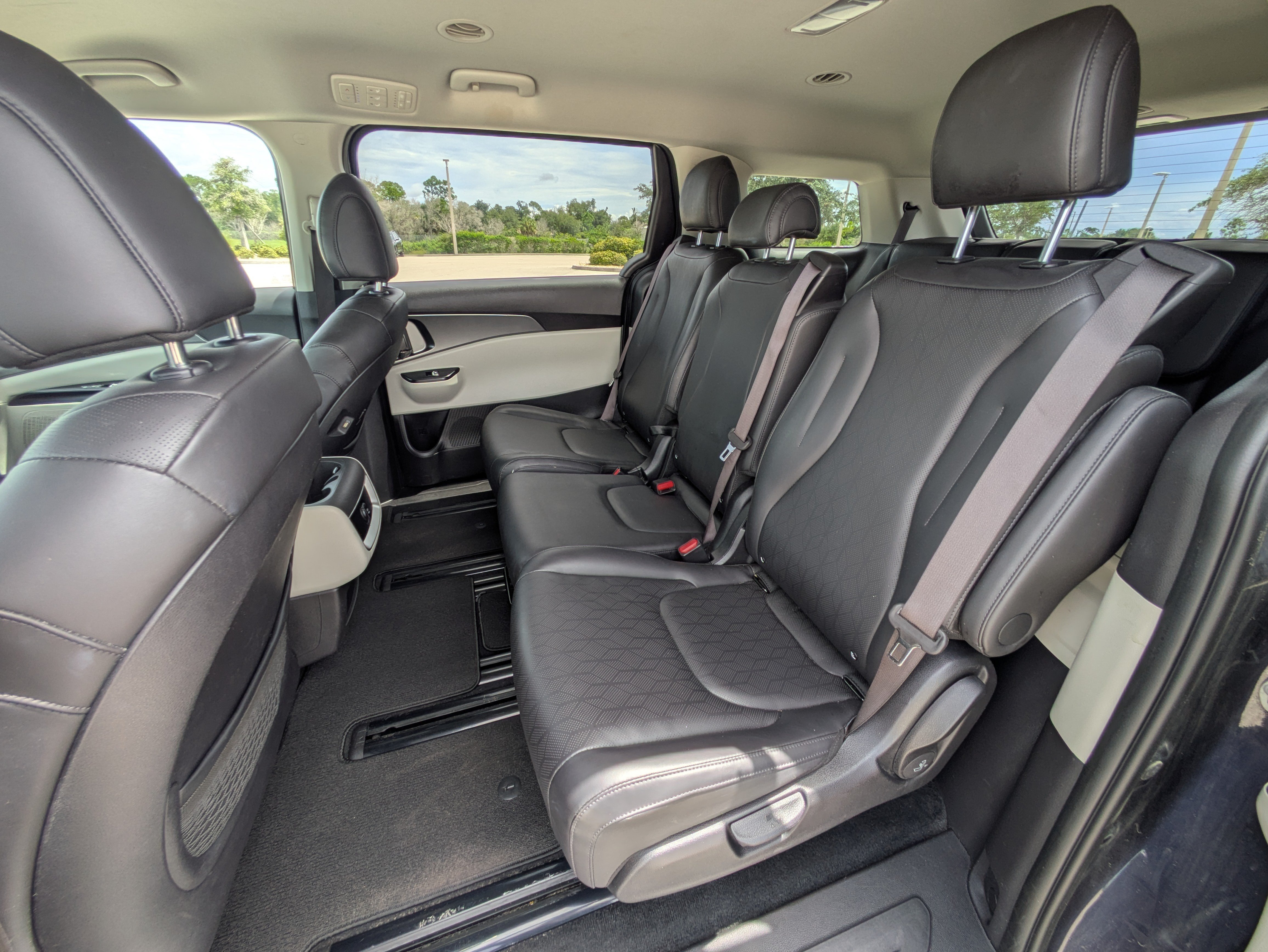 Certified 2024 Kia Carnival LX FWD image 14