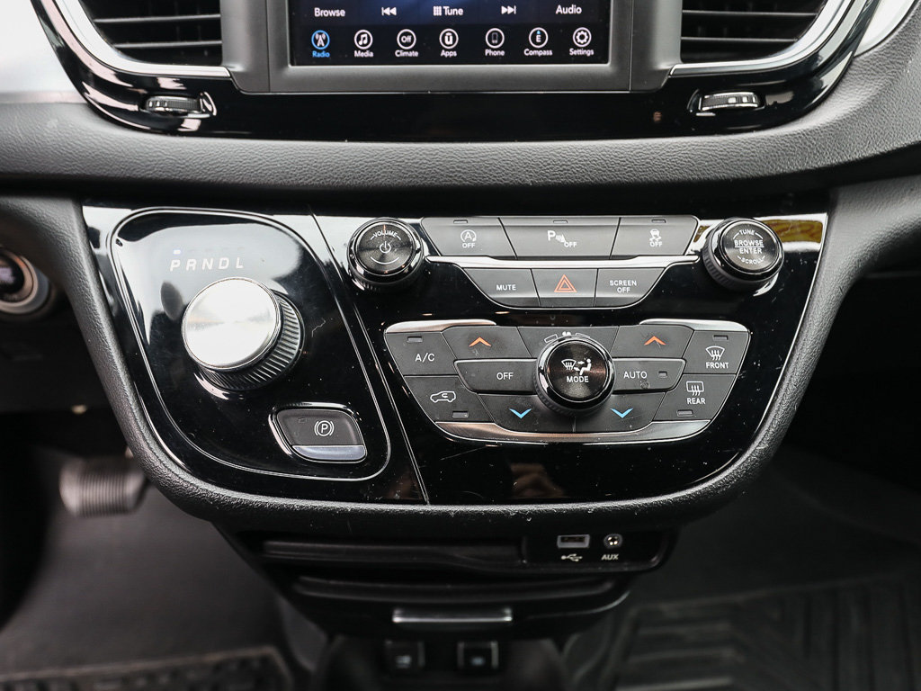 Used 2018 Chrysler Pacifica Touring Plus w/ S Appearance Package FWD image 17