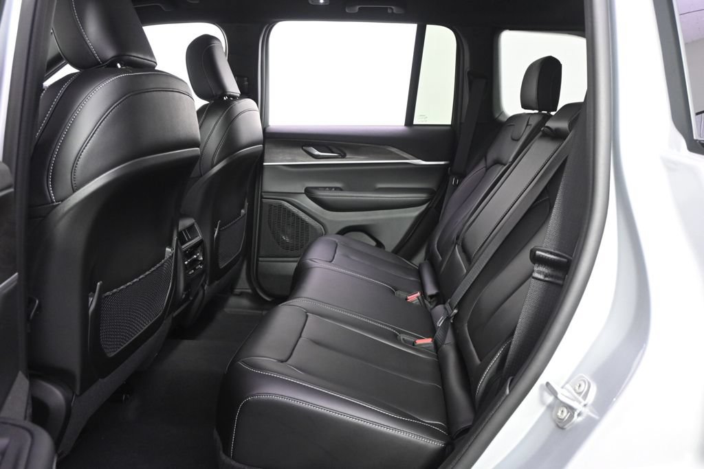 Used 2025 Jeep Grand Cherokee Limited w/ Black Appearance Package AWD/4WD image 21