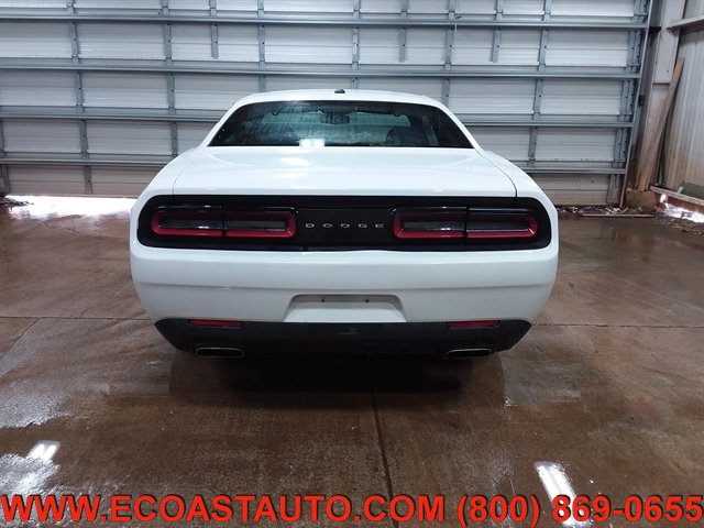 Used 2016 Dodge Challenger SXT image 8
