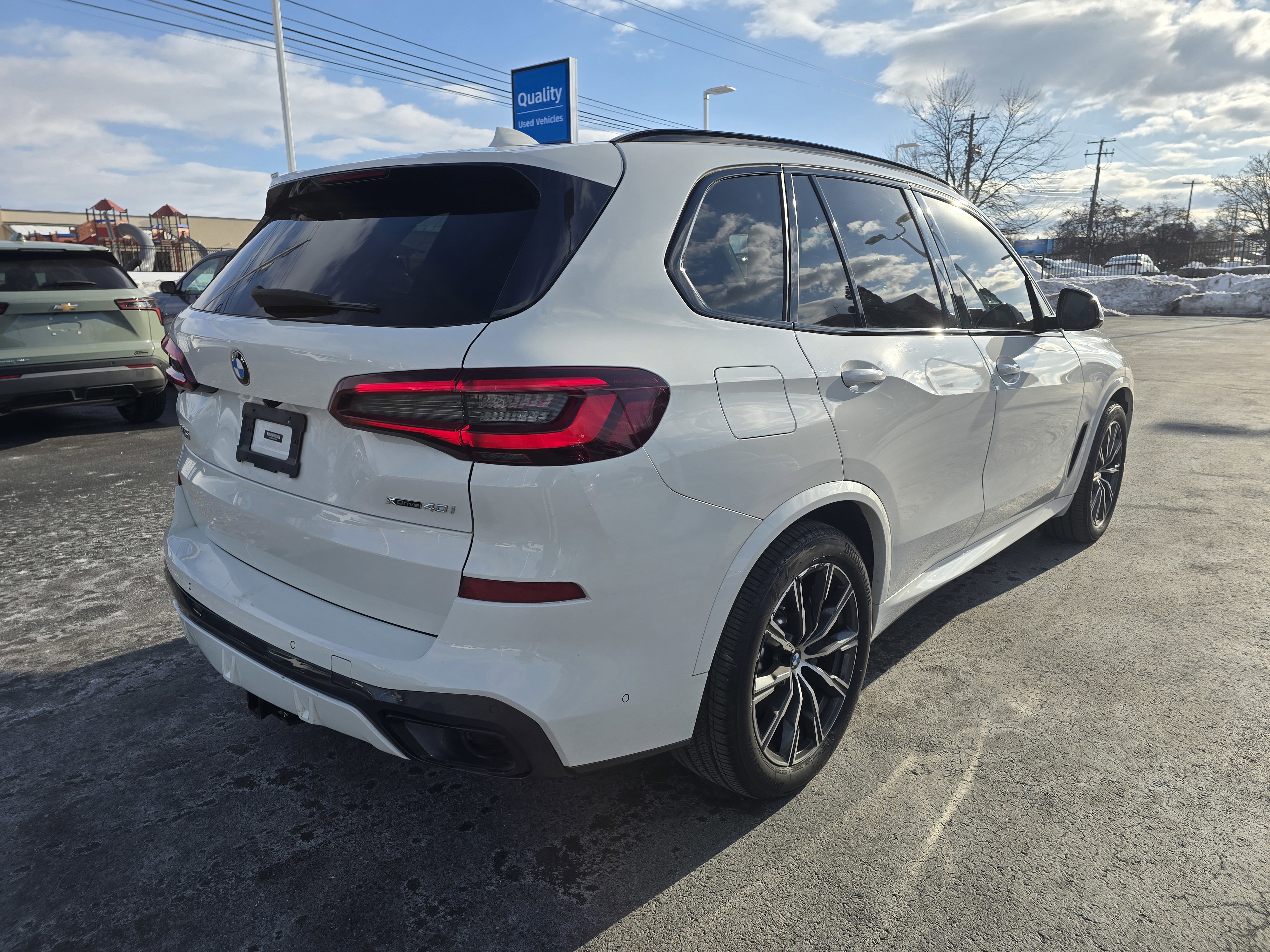 Used 2021 BMW X5 xDrive40i w/ M Sport Package image 5