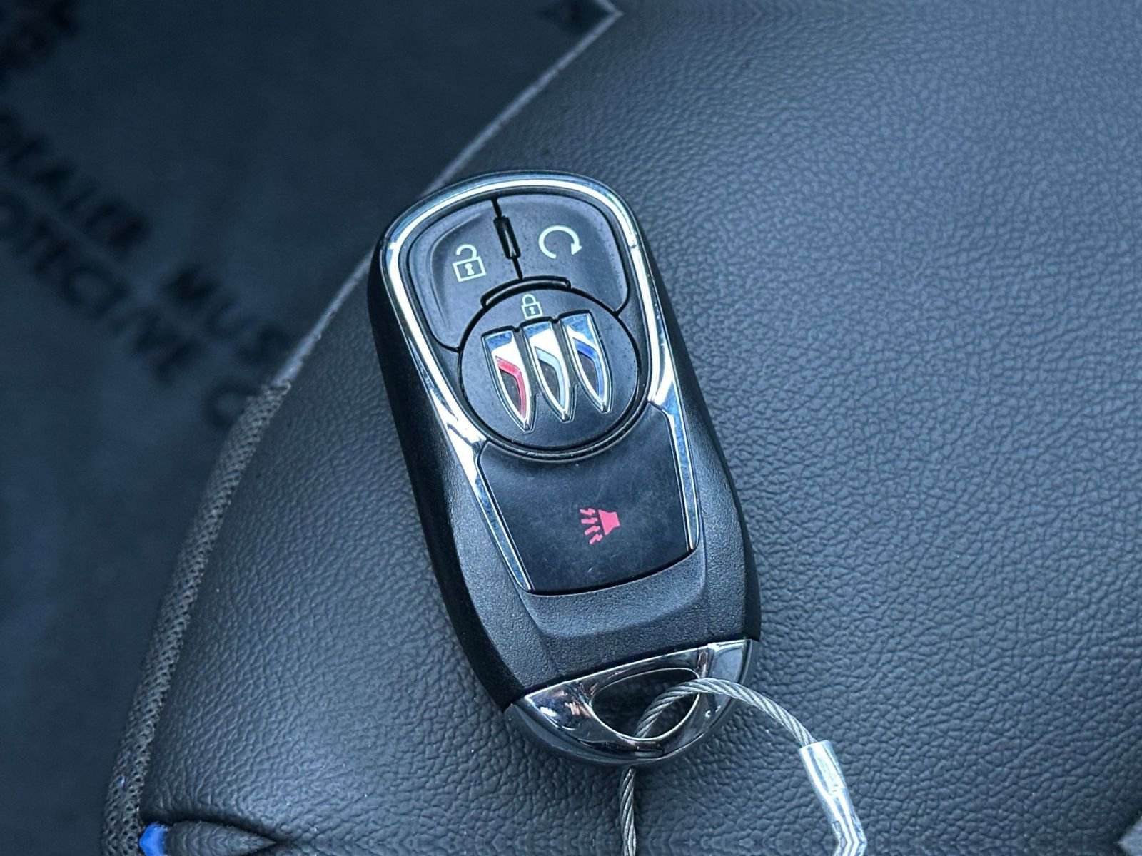 Used 2025 Buick Envista Sport Touring image 22