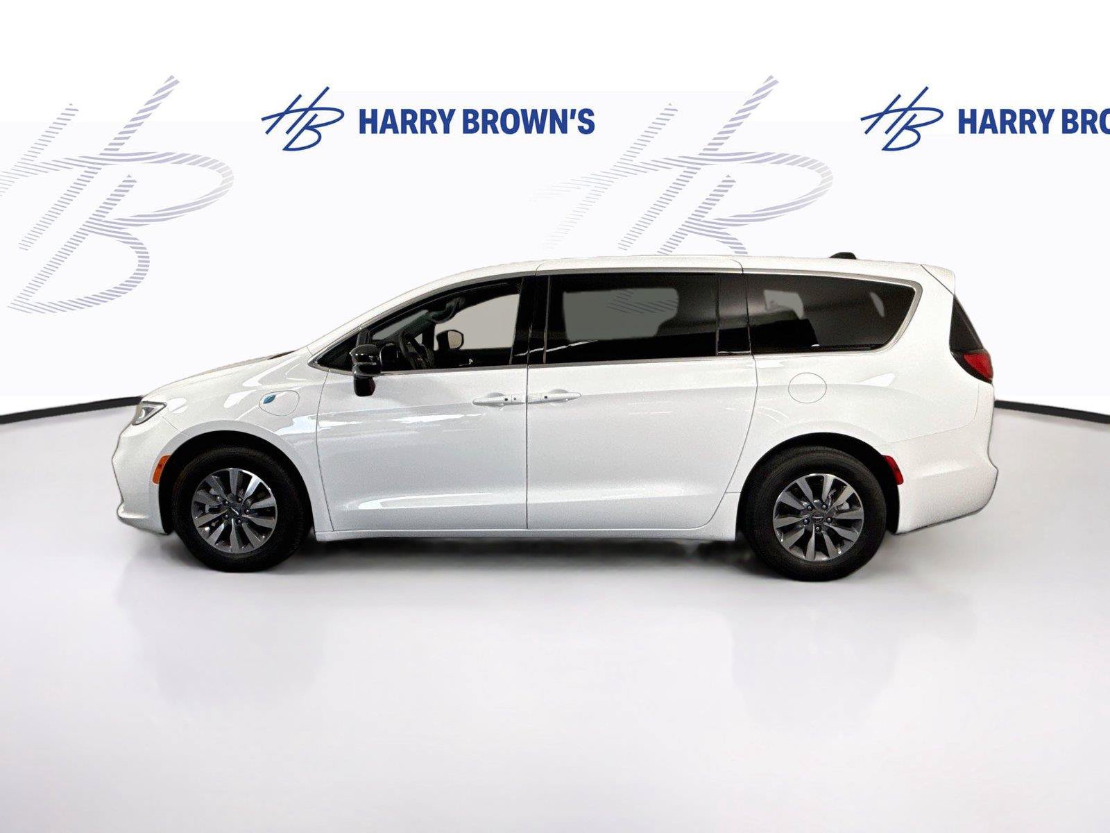 Used 2025 Chrysler Pacifica Select FWD image 28