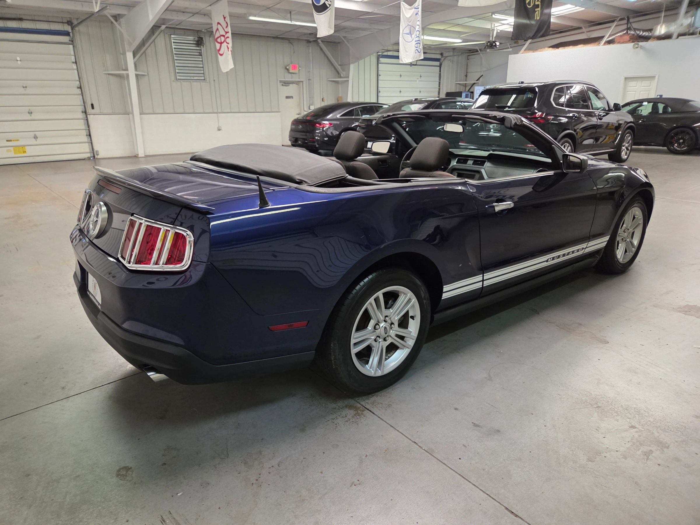 Used 2010 Ford Mustang Convertible RWD image 9