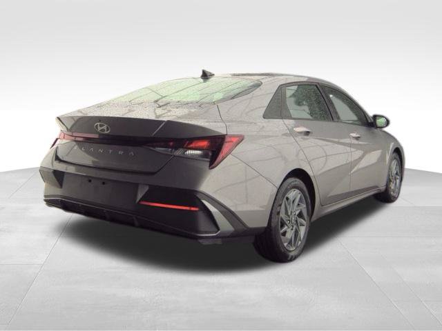 Used 2024 Hyundai Elantra SEL FWD image 6