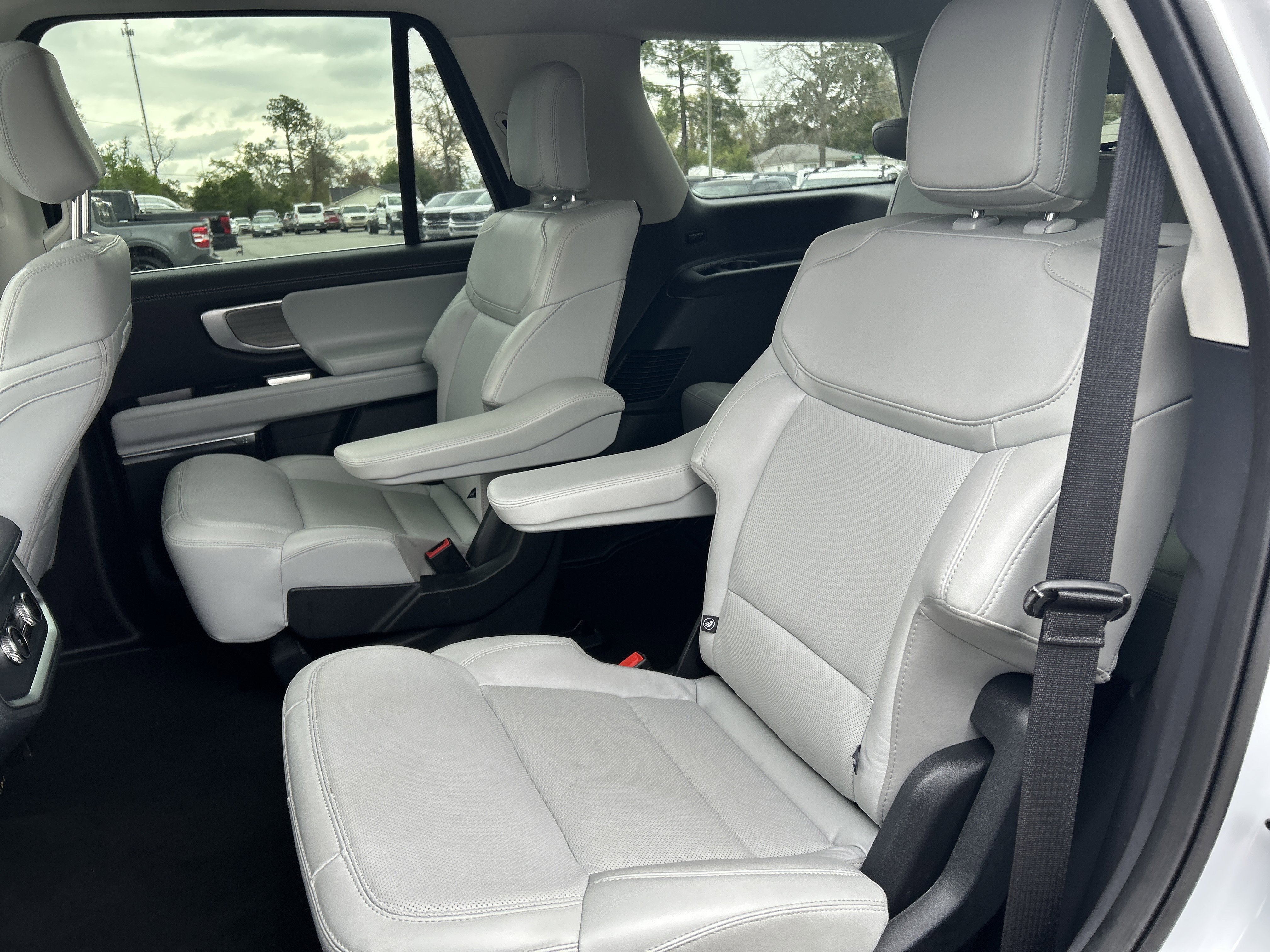 Certified 2025 Ford Expedition Platinum image 15