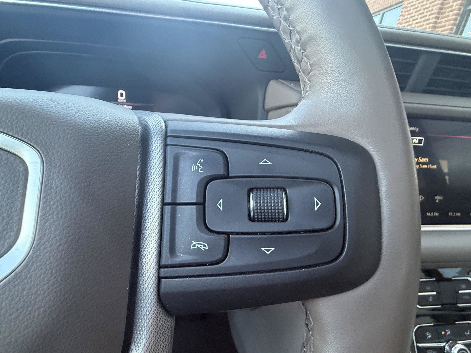 Used 2023 GMC Yukon XL Denali AWD/4WD image 10