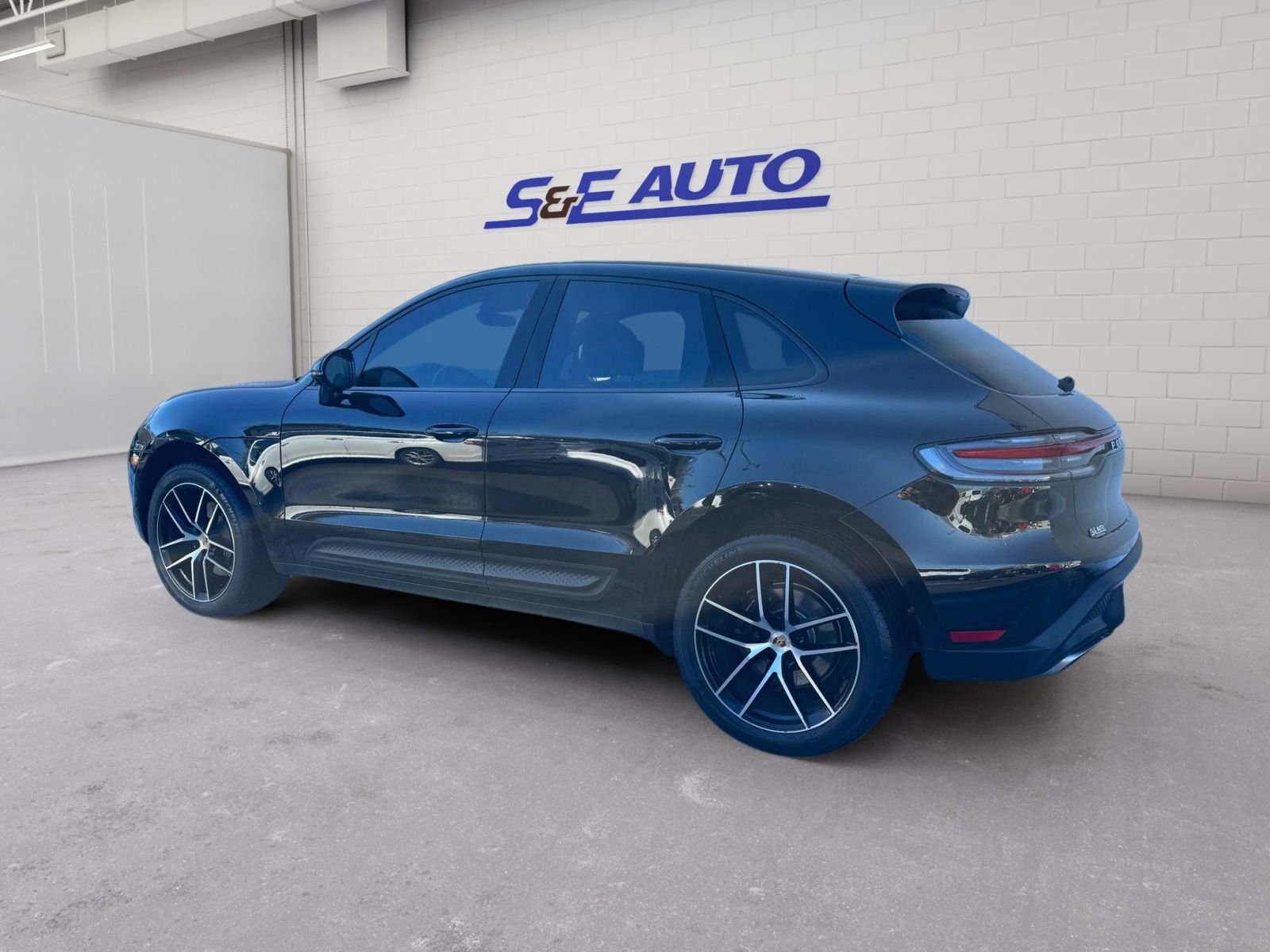Used 2023 Porsche Macan image 3