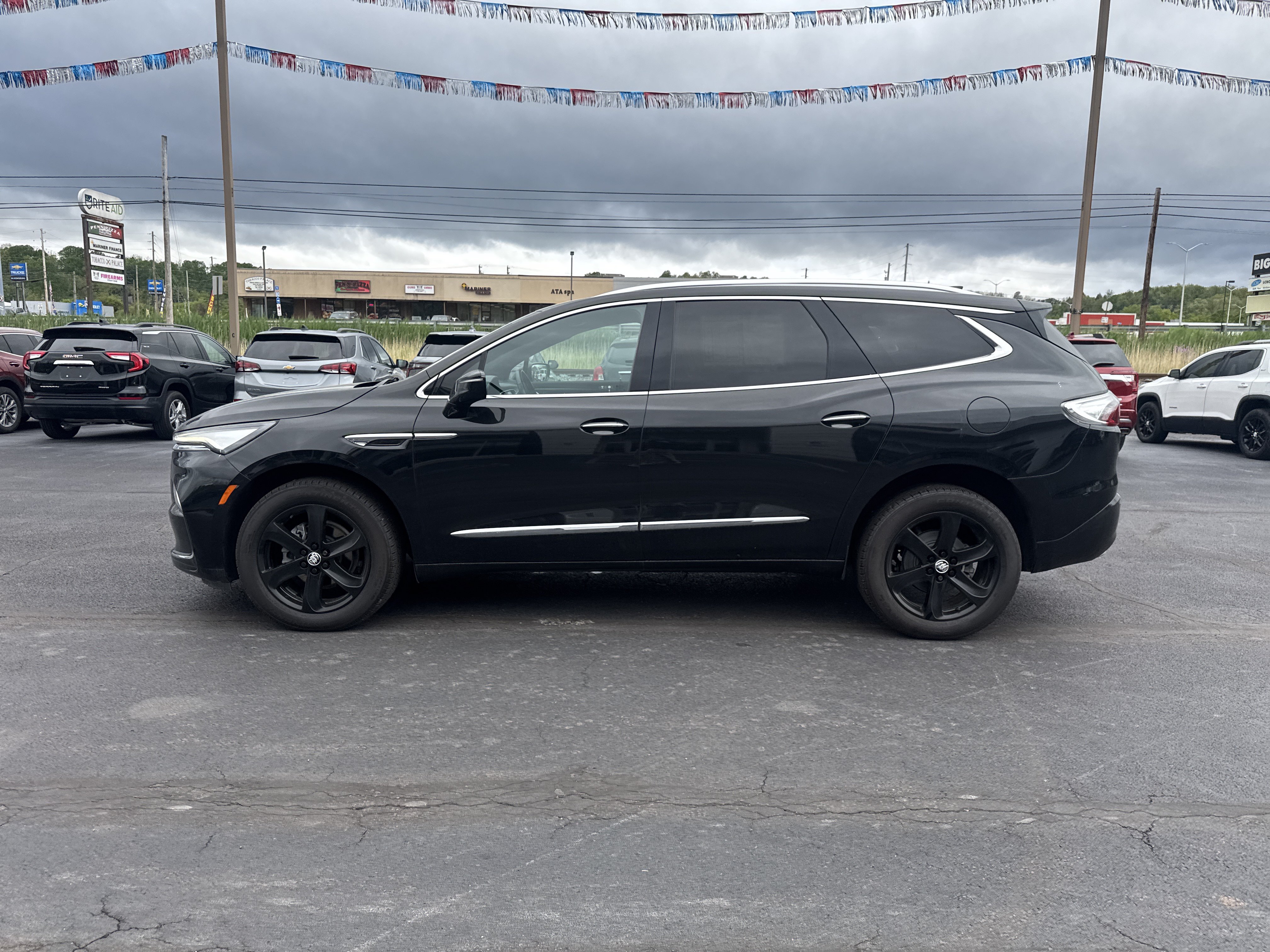 Used 2024 Buick Enclave Essence w/ Experience Buick Package AWD/4WD image 7