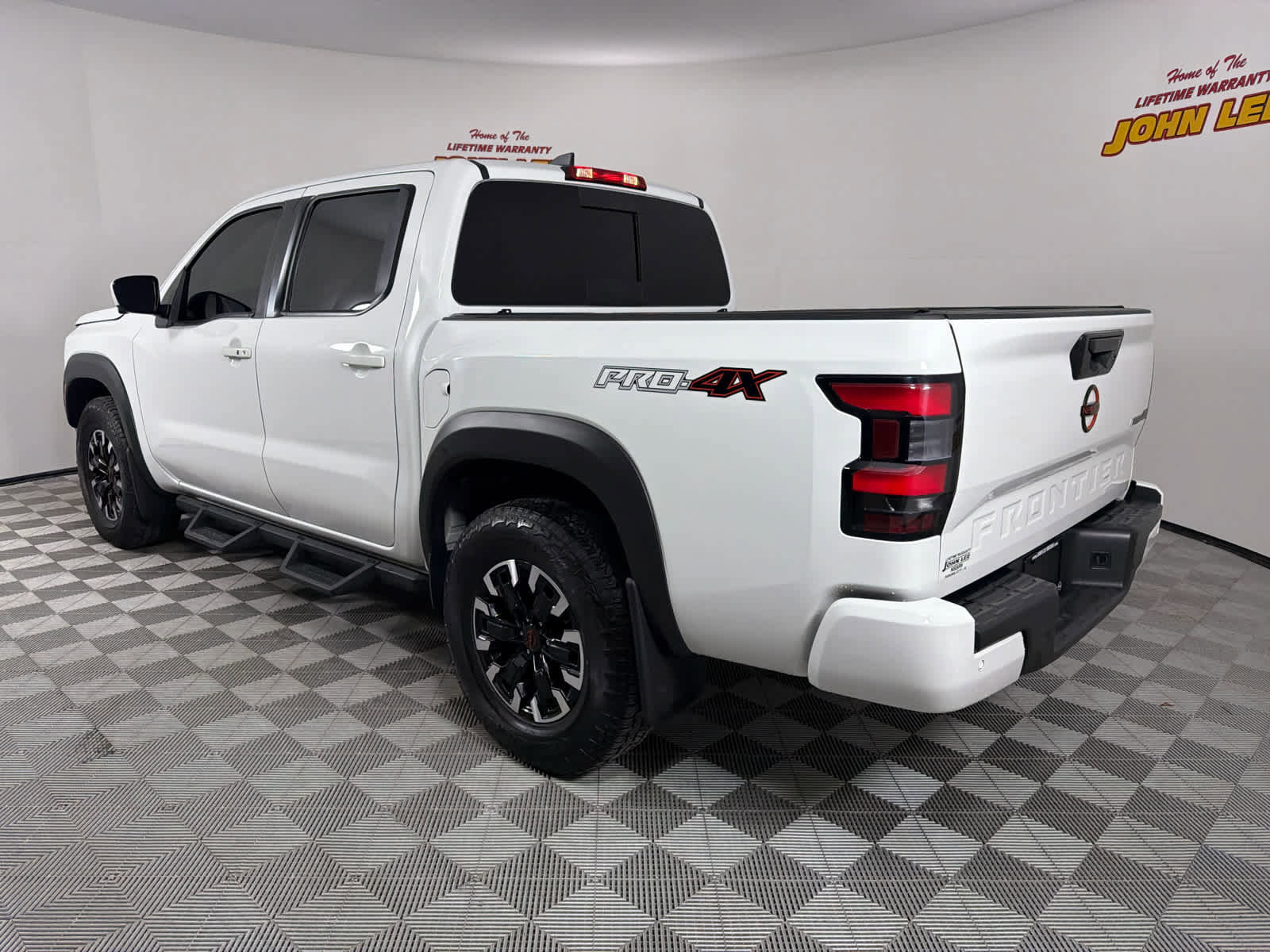 Used 2023 Nissan Frontier PRO-4X w/ Pro Convenience Package image 3