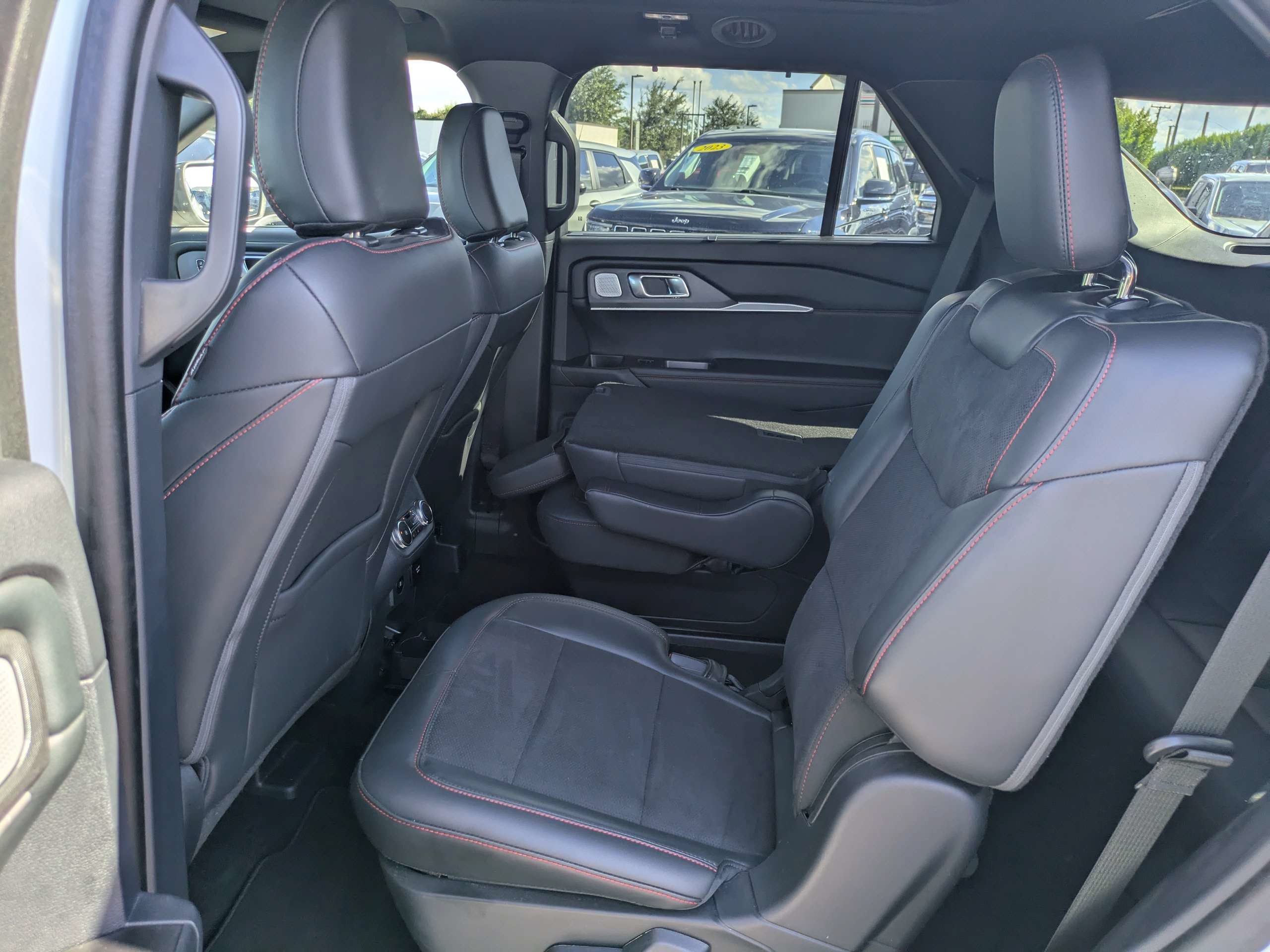 Used 2025 Ford Explorer ST AWD/4WD image 13
