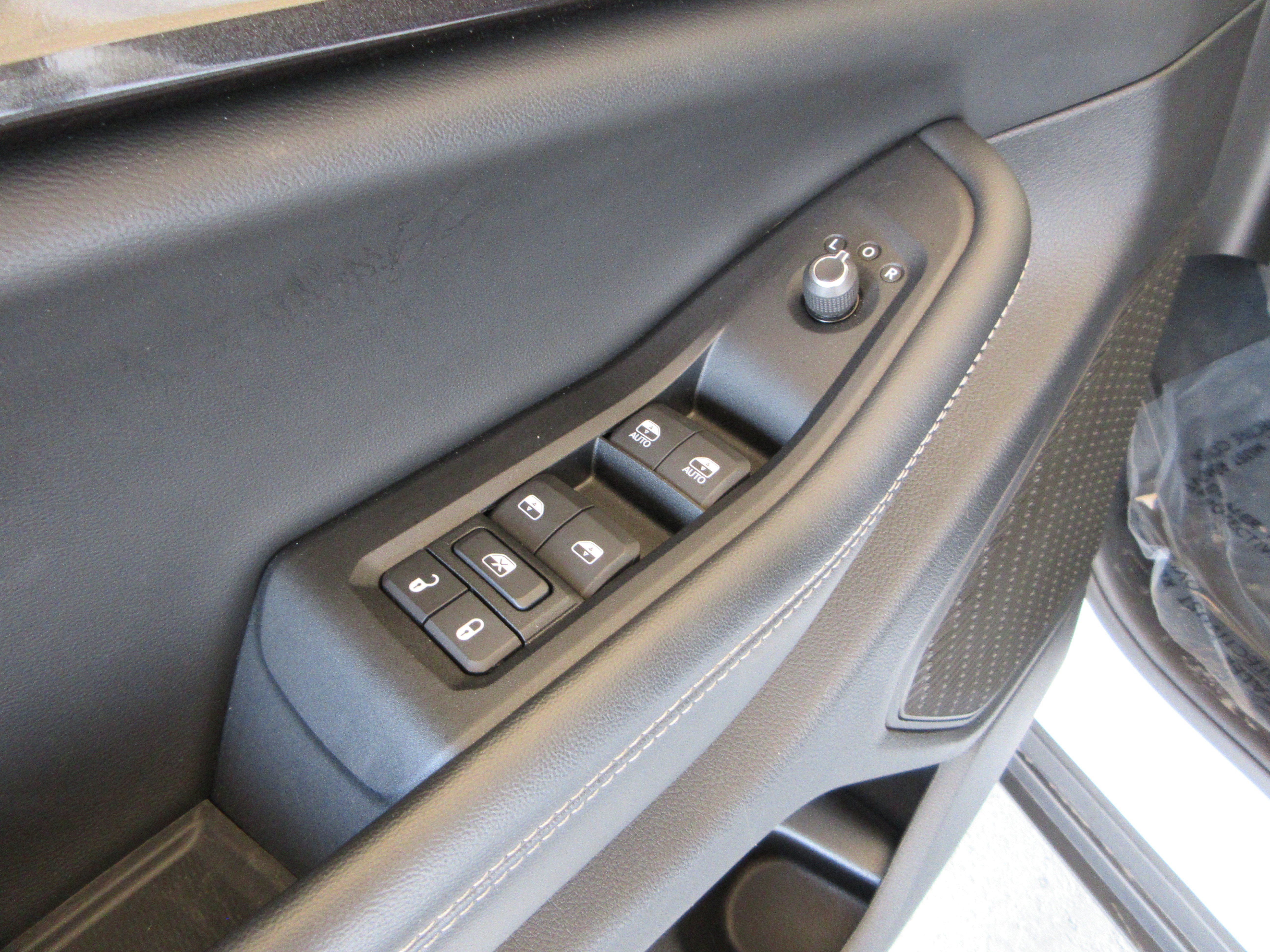 Used 2023 Jeep Grand Cherokee Altitude AWD/4WD image 27