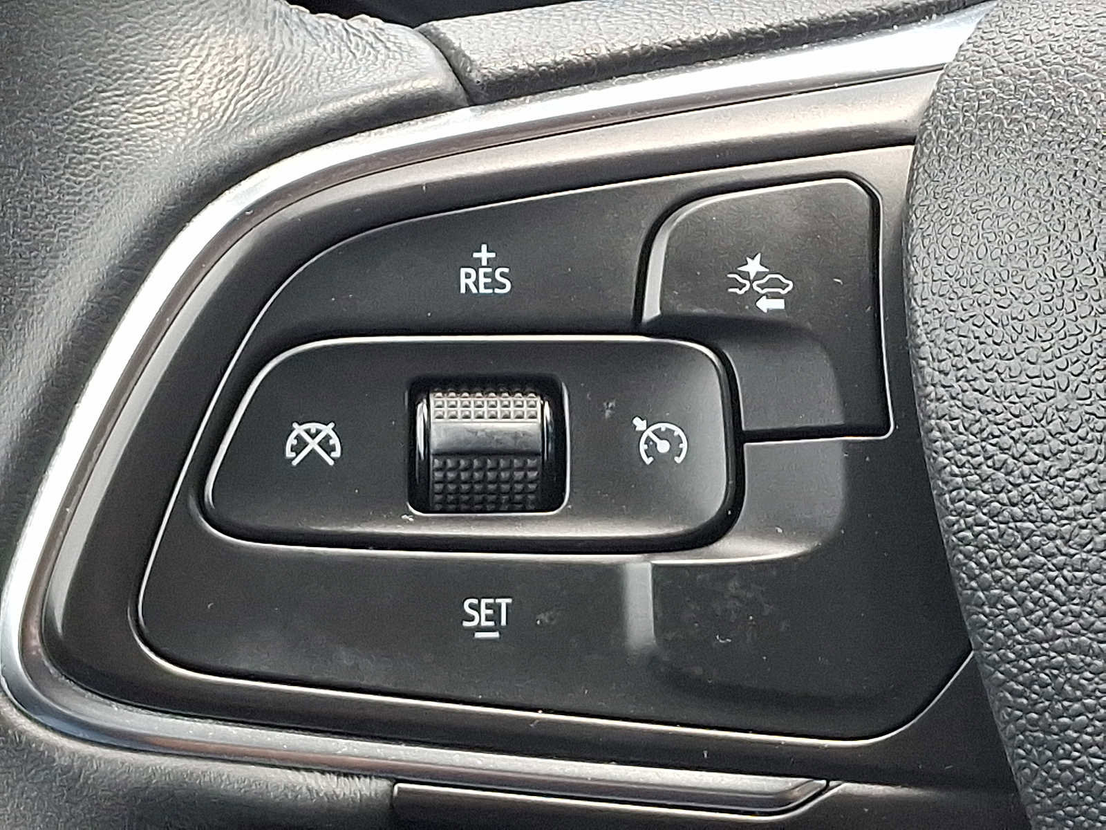 Used 2023 Buick Encore GX Select AWD/4WD image 21