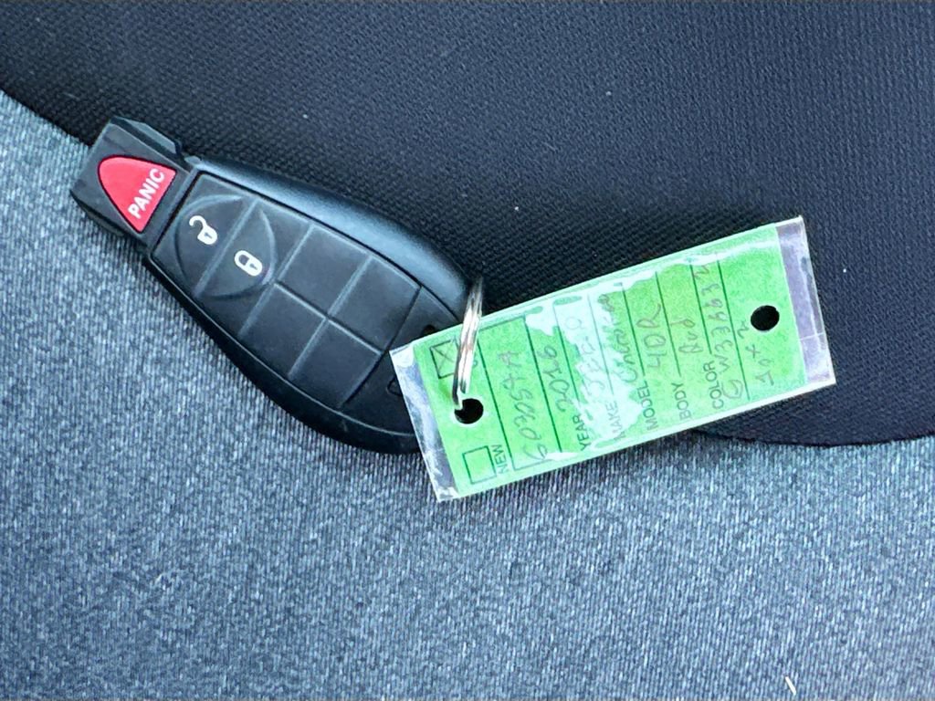 Used 2016 Jeep Cherokee Sport image 34