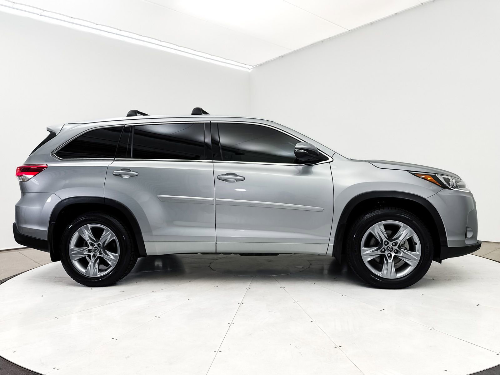 Used 2018 Toyota Highlander Limited AWD/4WD image 40
