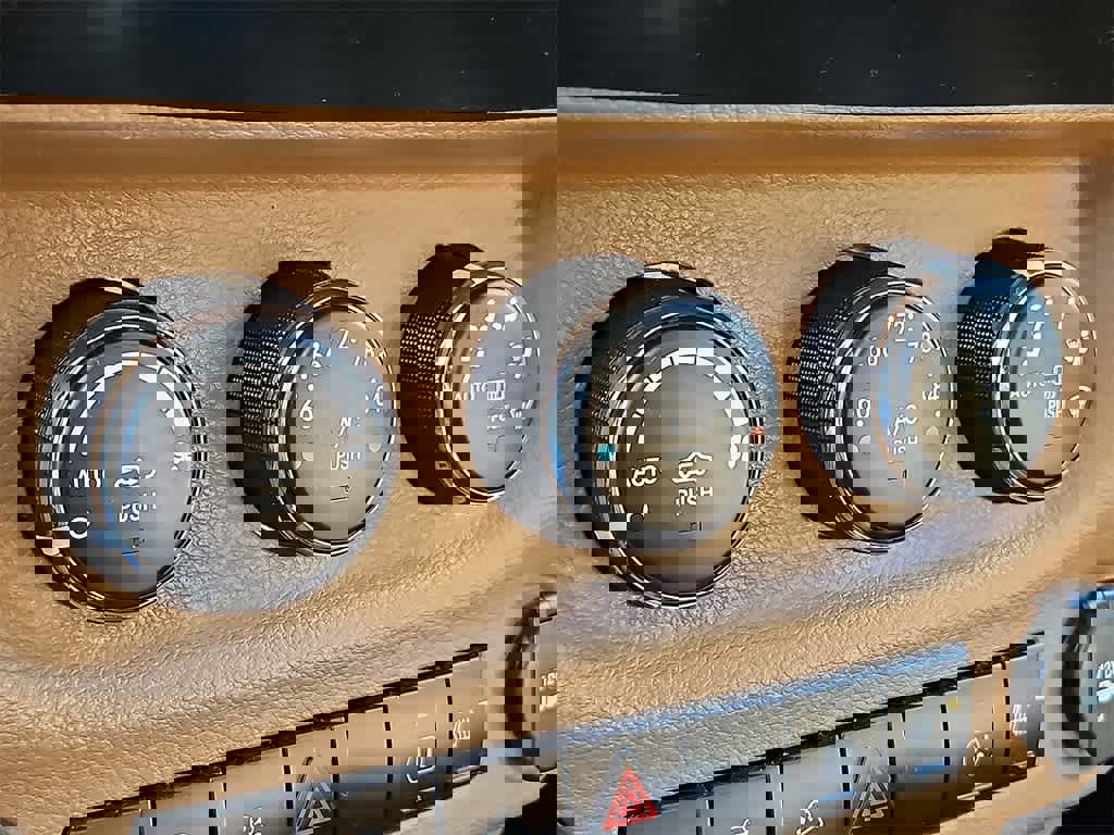 Used 2013 Jeep Wrangler Unlimited Sahara w/ Dual Top Group image 13