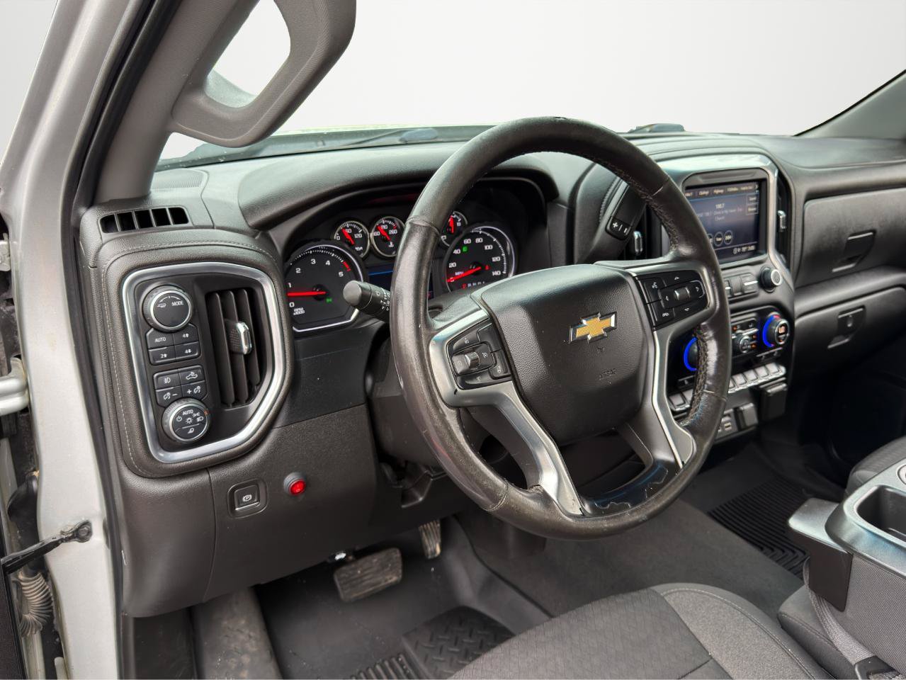 Used 2022 Chevrolet Silverado 3500 LT w/ Convenience Package AWD/4WD image 13