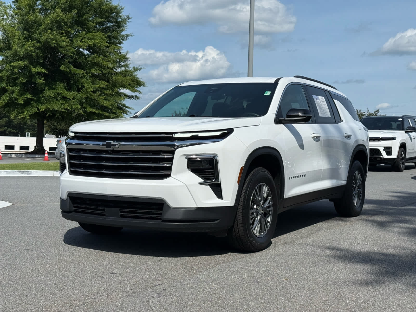 Used 2024 Chevrolet Traverse LT FWD video 1