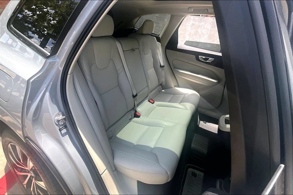 Certified 2024 Volvo XC60 B5 Plus w/ Protection Package Premier AWD/4WD image 37