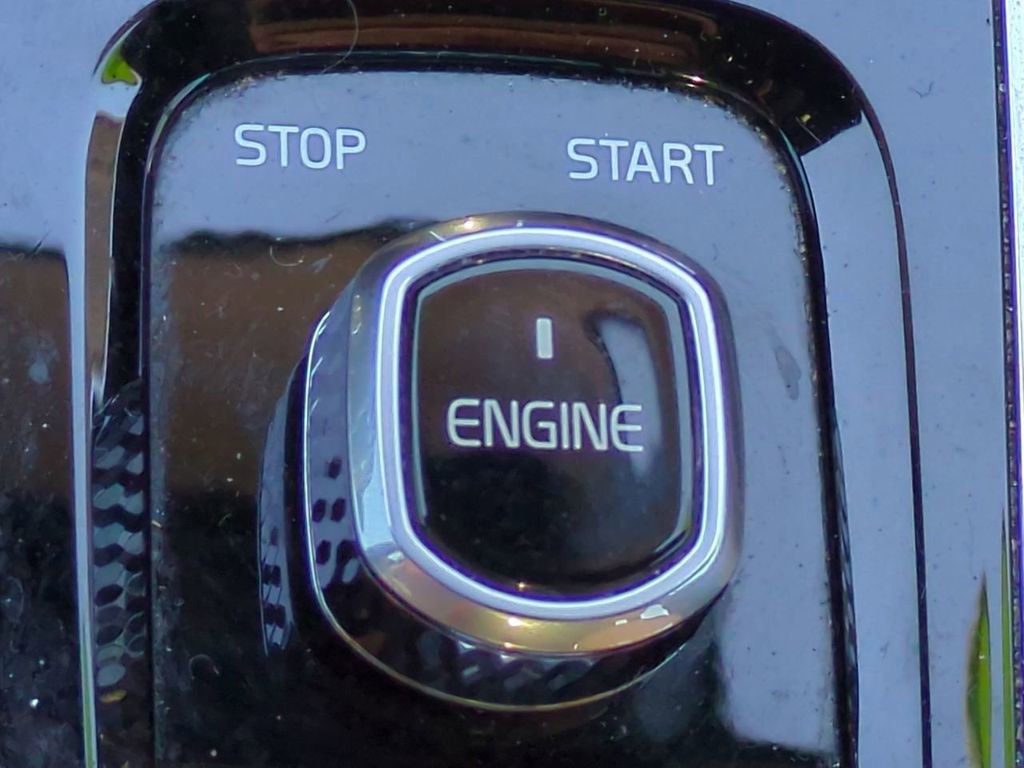 Used 2017 Volvo XC90 T8 Inscription w/ Vision Package image 31