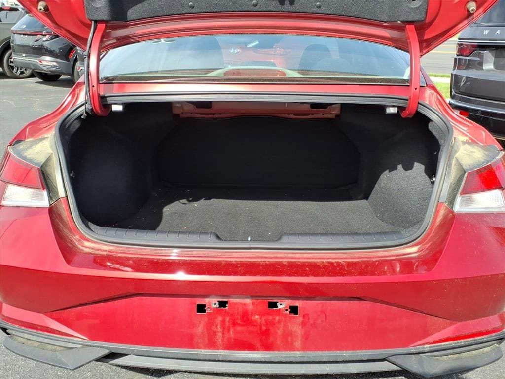 Certified 2023 Hyundai Elantra SE FWD image 24