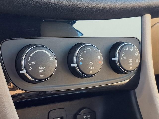 Used 2011 Chrysler 200 Limited FWD image 7