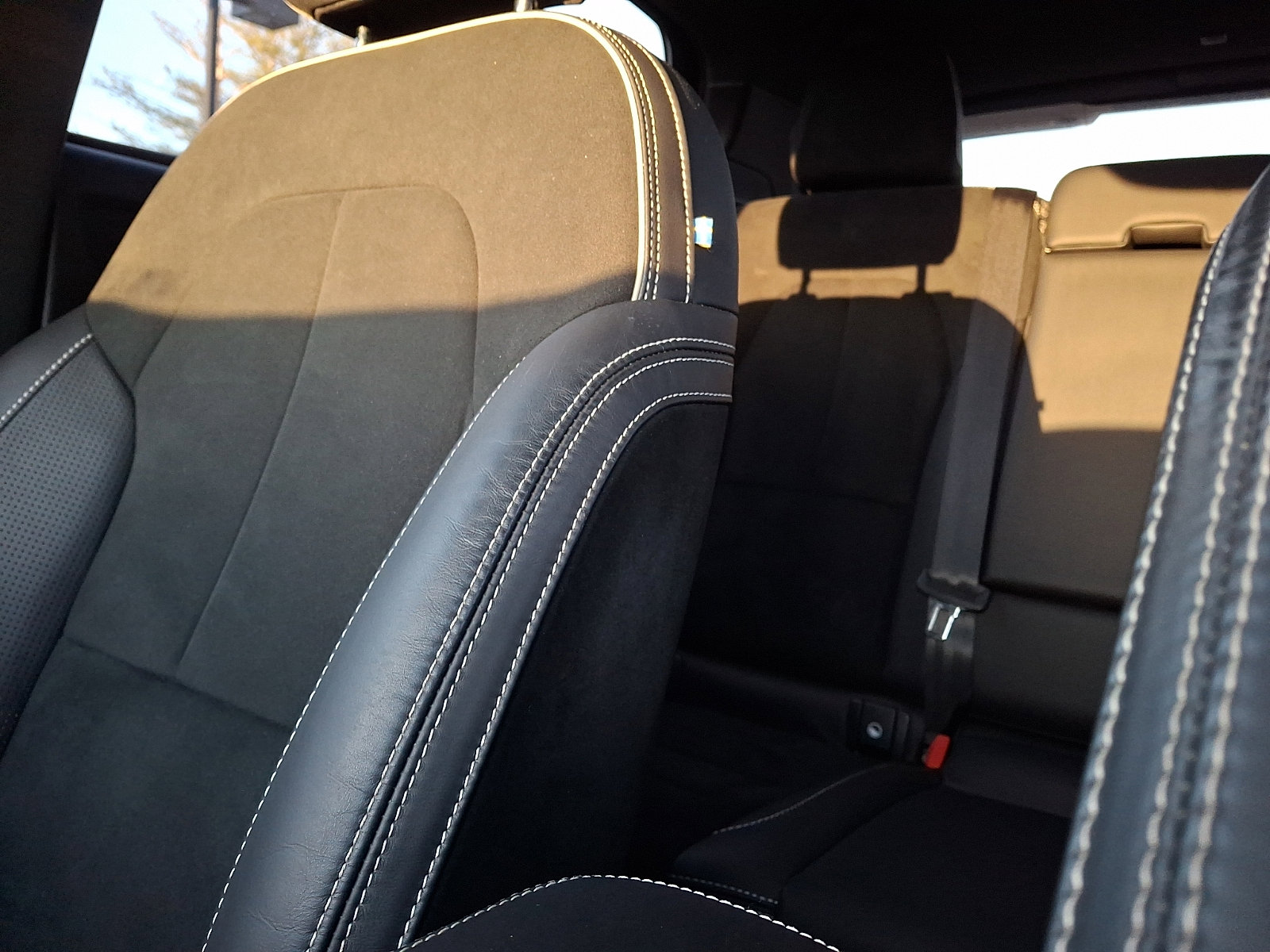 Used 2021 Volvo XC40 T5 R-Design w/ Climate Package image 18