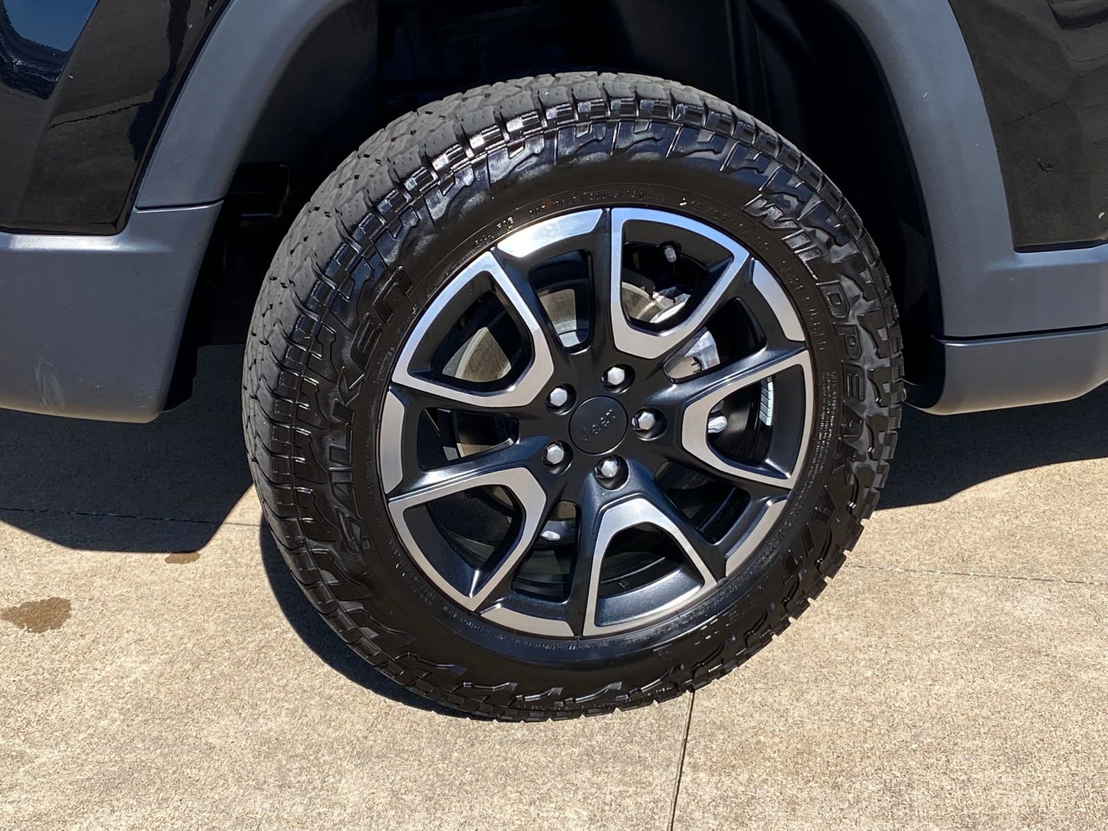 Used 2024 Jeep Compass Trailhawk image 8