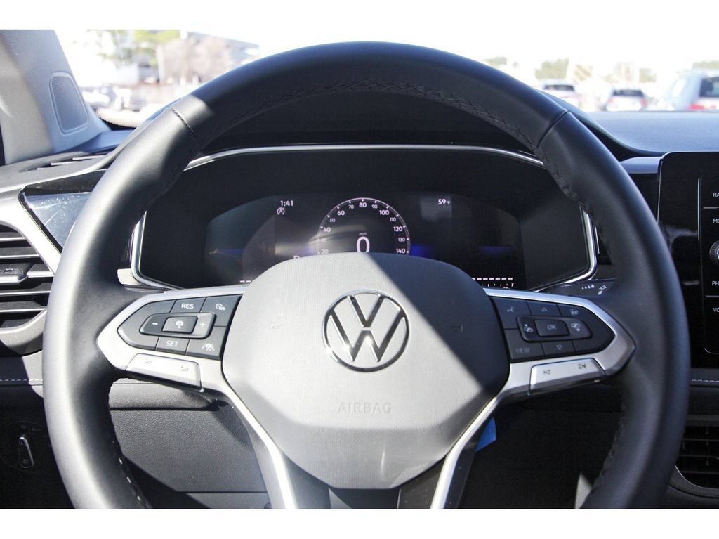 Certified 2025 Volkswagen Taos SE FWD image 15