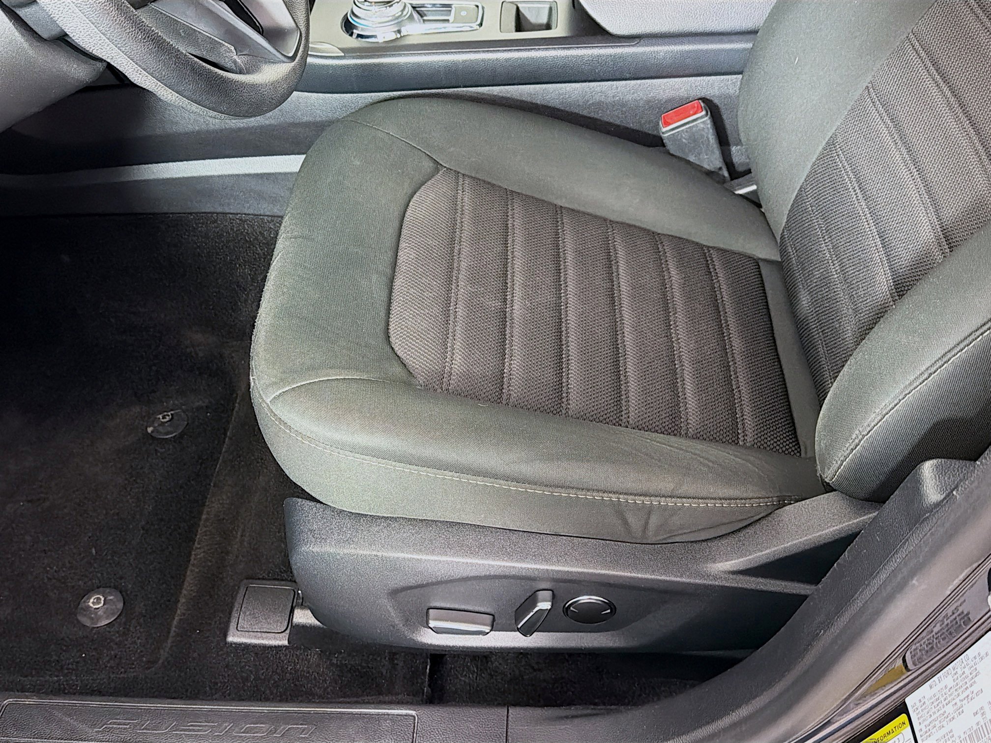 Used 2020 Ford Fusion SE image 20