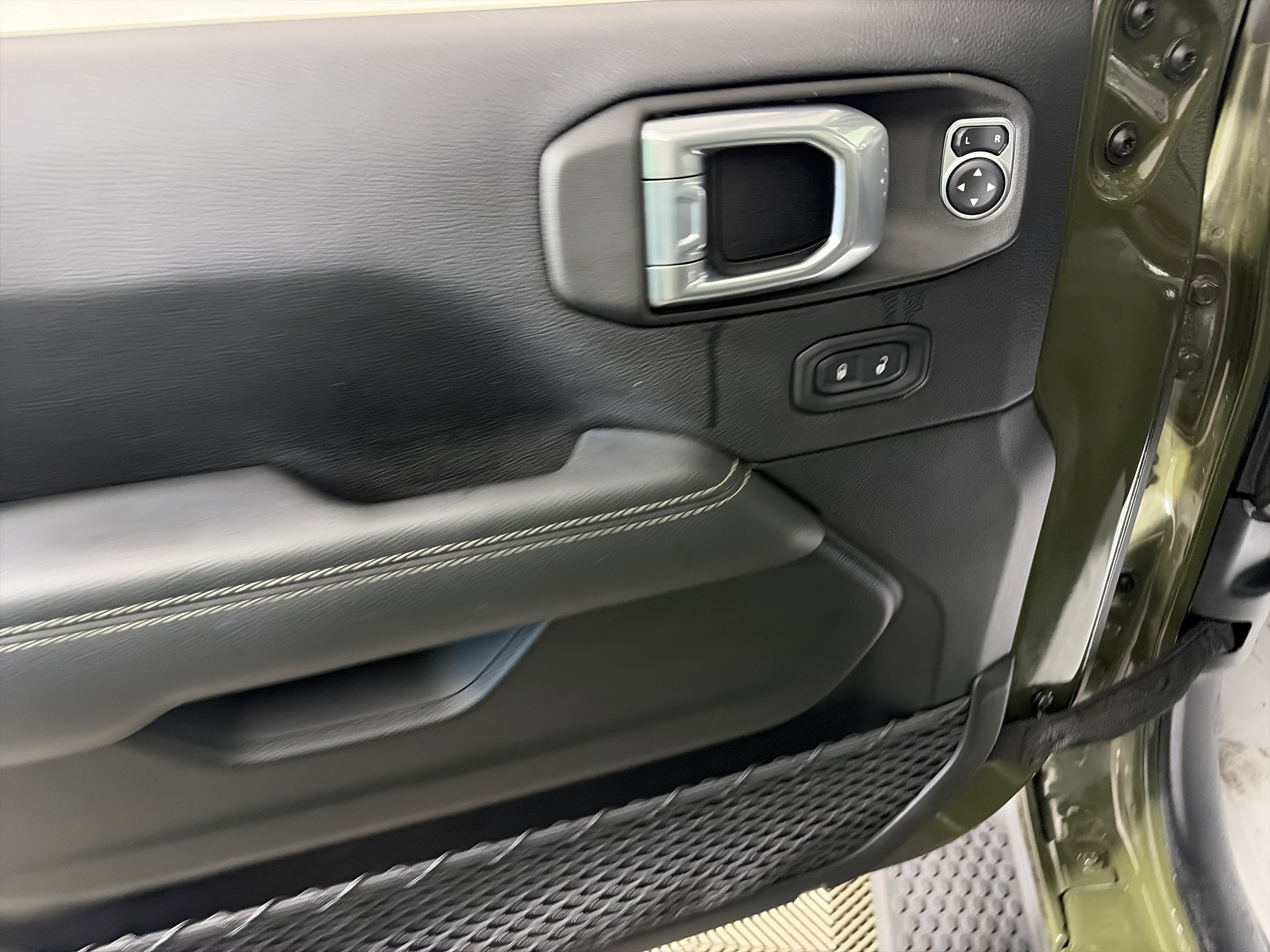 Used 2022 Jeep Wrangler Unlimited Sahara w/ Cold Weather Group image 28