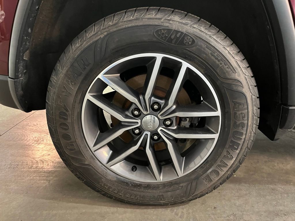 Used 2017 Jeep Grand Cherokee Limited w/ Trailer Tow Group IV image 31