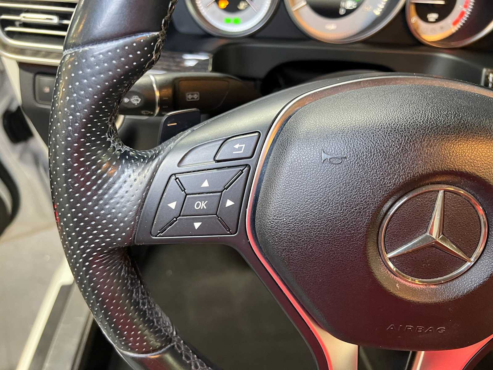 Used 2015 Mercedes-Benz E 400 4MATIC Sedan image 30