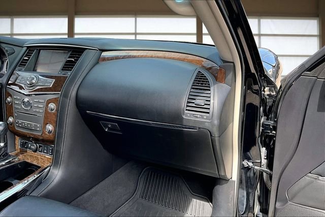 Used 2017 INFINITI QX80 4WD w/ Driver Assistance Package image 17