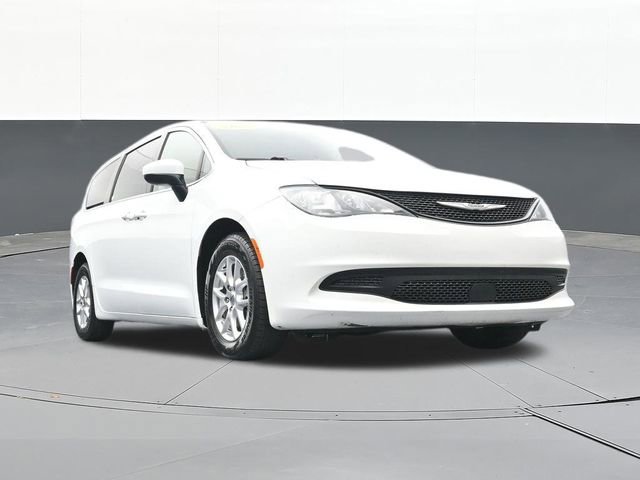 Used 2022 Chrysler Voyager LX image 53